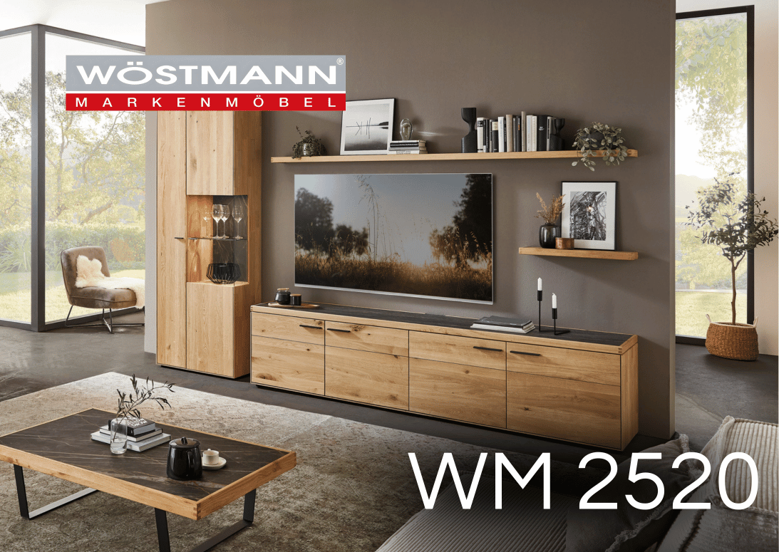 Massivholz Wohnwand aus Lowboard und Highboard Vitrine.